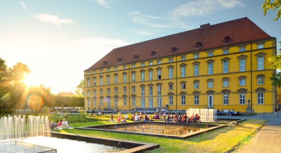 Osnabrück Slot med besøgende, © DZT/Francesco Carovillano