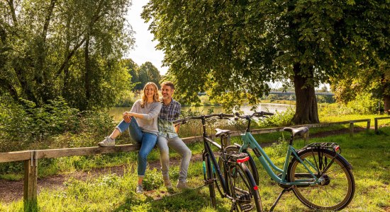 Cyklister på Mittelweser, © TourismusMarketing Niedersachsen GmbH