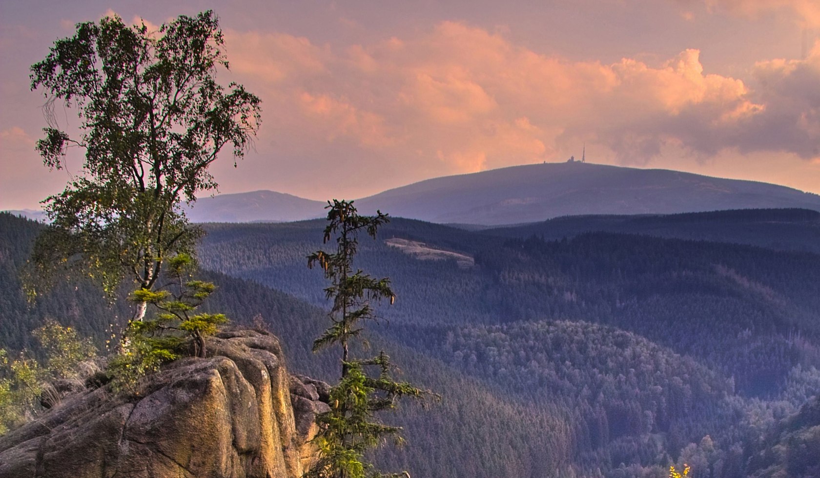 Udsigt fra Rabenklippe til Brocken (Blocksbjerg), © Nationalpark Harz/ Christian Wiesel