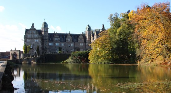 Hämelschenburg Slot med sø foran sig, © Burgdame.de/ Eva Adamek