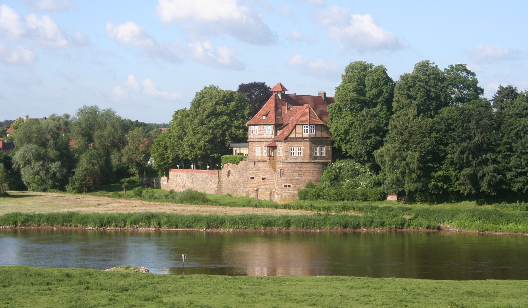 Wese Renaissance Castle i Petershagen bag floden., © Mittelweser-Touristik GmbH