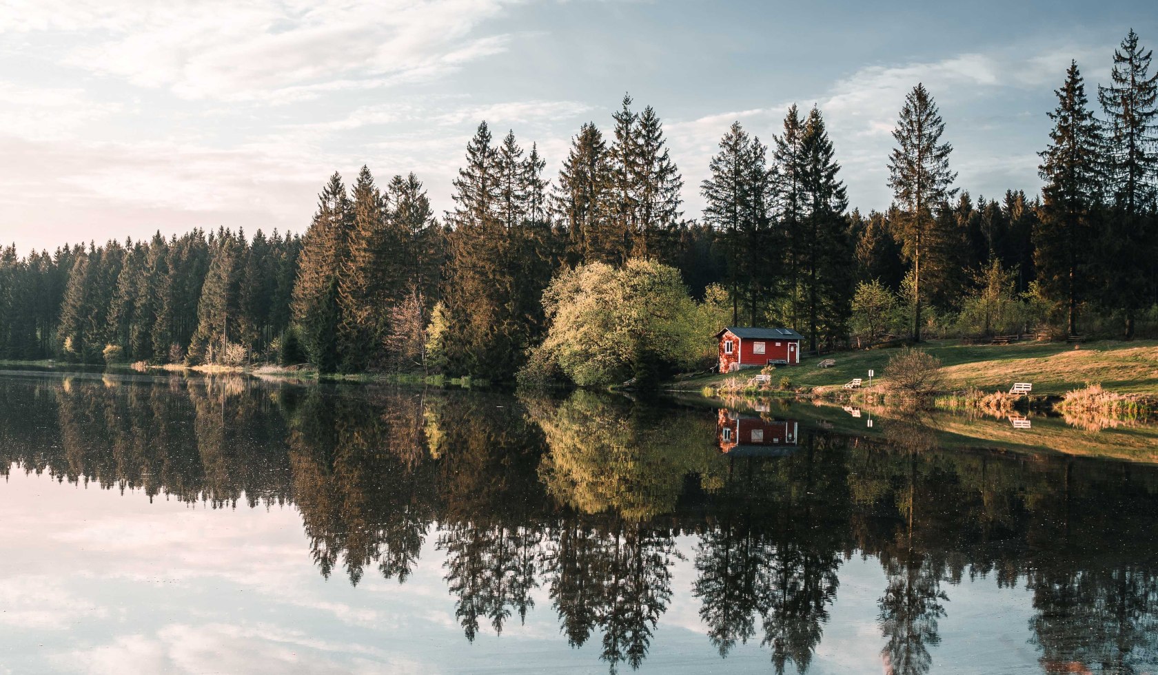 Udsigt over Ziegenberg-dammen med bjælkehytte, © TourismusMarketing Niedersachsen Gmbh / Tim Küster