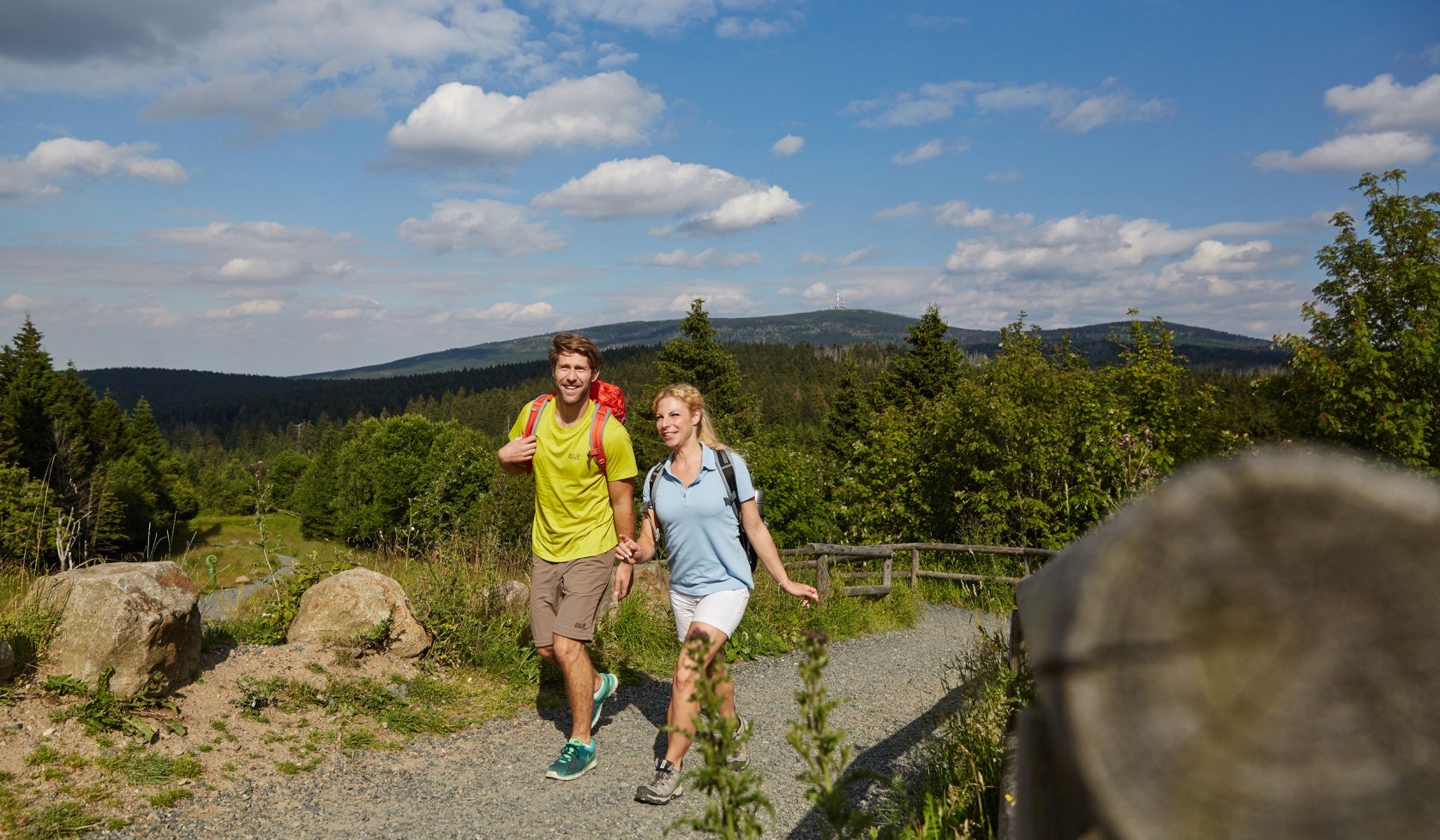 Vandrere omkring tørvhus (Torfhaus) i Harz, © Harzer Tourismusverband/ M. Gloger