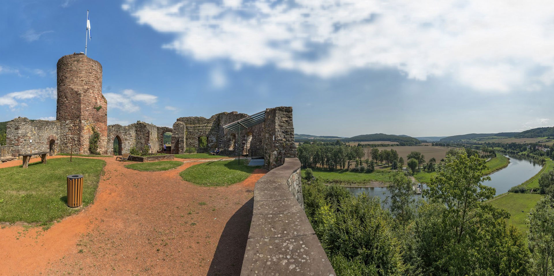 Borgruin Polle, © Fotolia / Blickfang