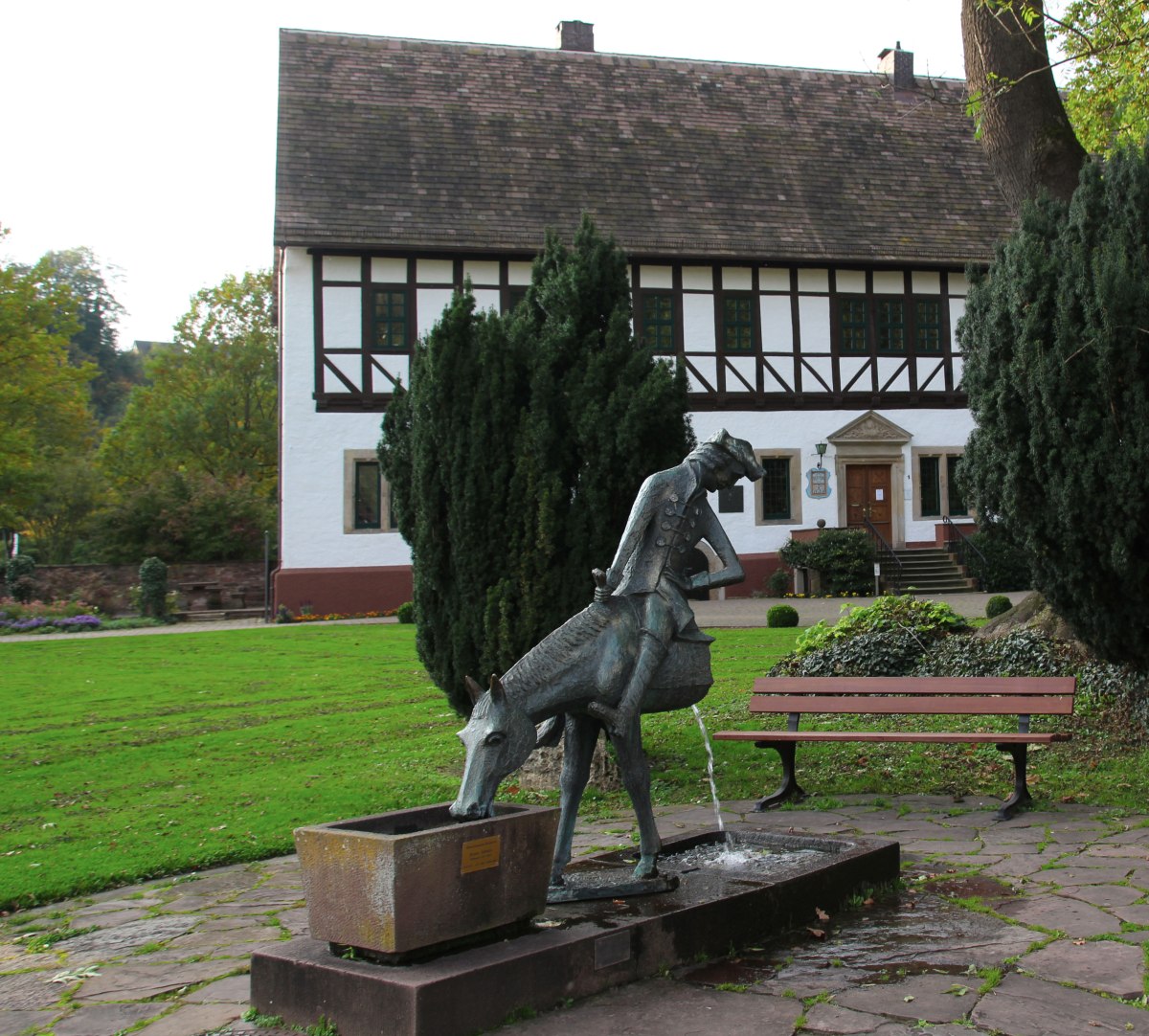 Gutshof Münchhausen med lille springvand, © Burgdame.de/ Eva Adamek Gutshof Münchhausen med lille springvand, © Burgdame.de/ Eva Adamek