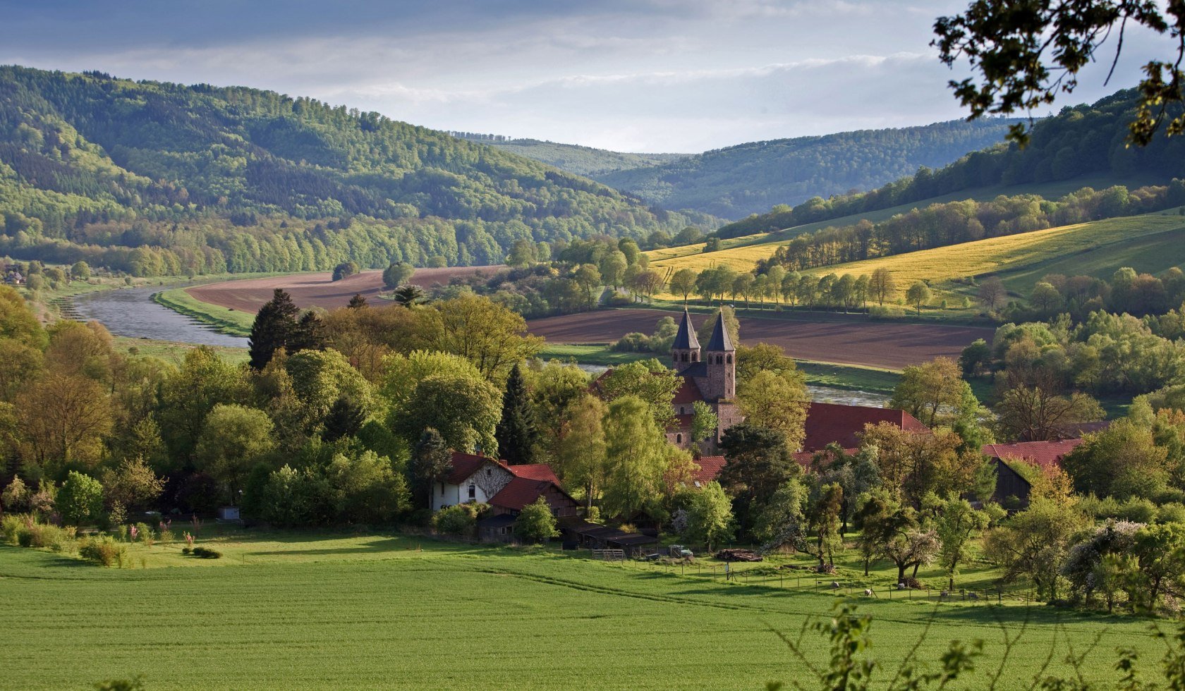 Kloster Bursfelde på Weser, © Naturpark Münden / Sibylle Susat