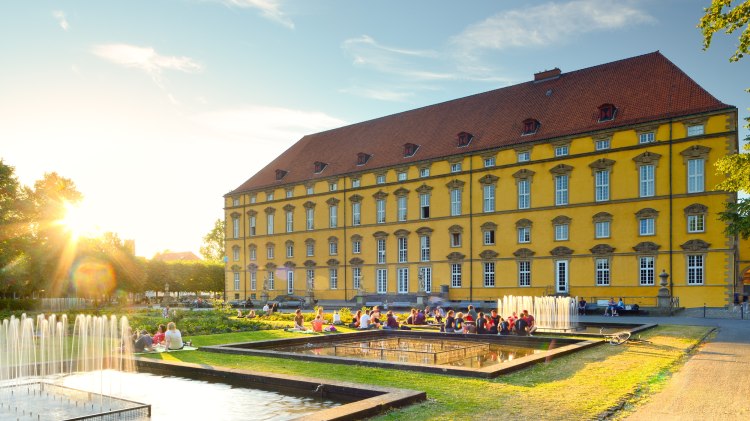 Osnabrück Slot med besøgende, © DZT/Francesco Carovillano